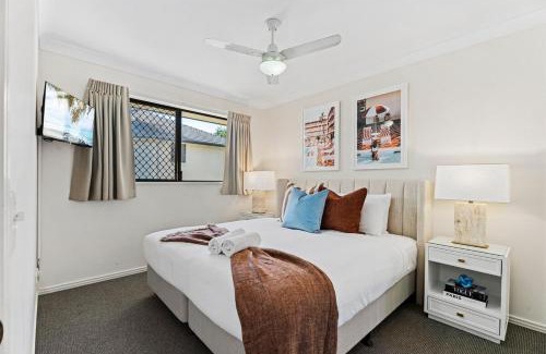 Mermaid Beach Apartment | Turtle Beach Getaway - Family Paradise by the Sea