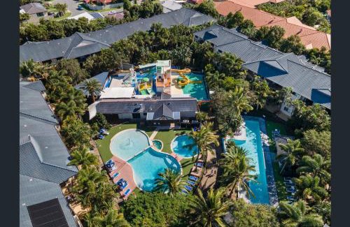 Mermaid Beach Apartment | Turtle Beach Getaway - Family Paradise by the Sea