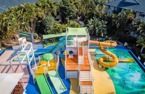 Mermaid Beach Apartment | Turtle Beach Tropical Bliss