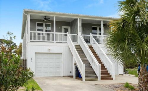 Wilmington Beach House | Turtle Cove Beach Retreat GOLF CART Included