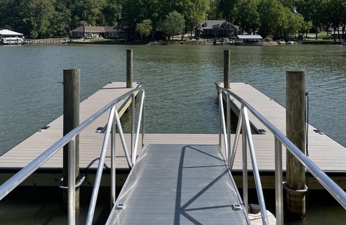 Mooresville House | Turtle Cove - Lake Front Vacation home with Private boat ramp