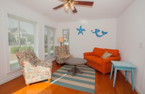 Northeast Virginia Beach House | Turtle Cove - North End VB