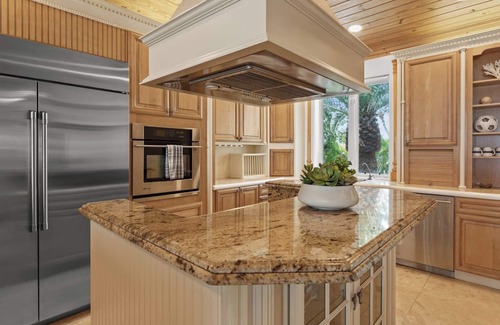 Layton House | Turtle Crawl on Long Key Oceanfront Beachfront wit