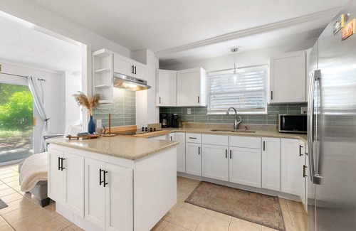 Vilano Beach Apartment | Turtle Hideaway- Walk to Beach & Pier!