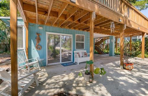 Vilano Beach Apartment | Turtle Hideaway- Walk to Beach & Pier