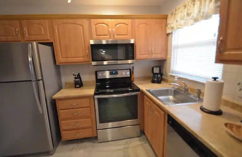 Central Naples Condo | Turtle Lakes