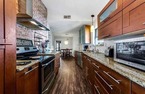 Fort Worth House | Turtle Manor by Benbrook Lake