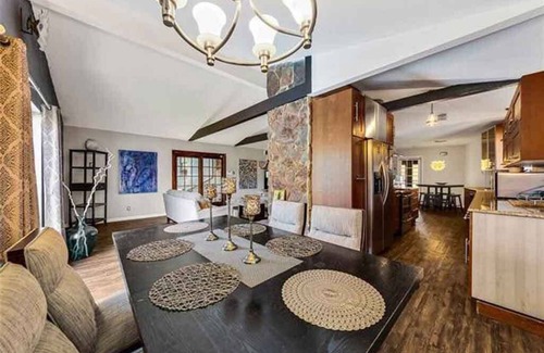 Fort Worth House | Turtle Manor by Benbrook Lake