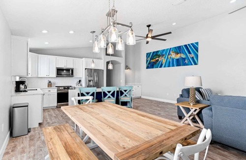 Indian Rocks Beach House | Turtle's Nest-Golf Cart-Steps to Beach