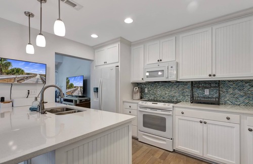 Palmetto Dunes Condo | Turtles & Tails - PET FRIENDLY in Palmetto Dunes!