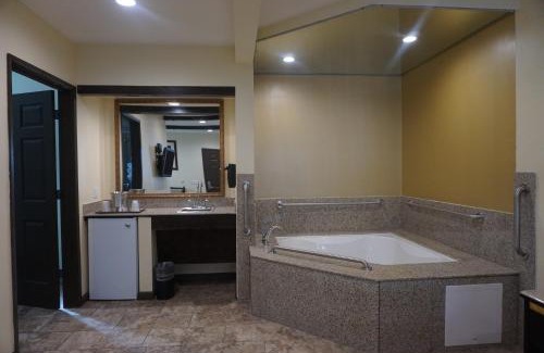 Pico-Union Hotel | Tuscan Garden Inn