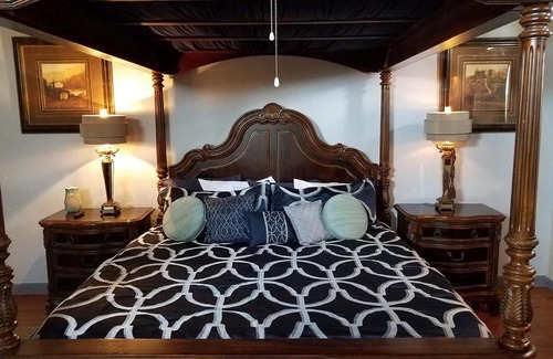 Eureka Springs Bed & Breakfast | Tuscan Manor