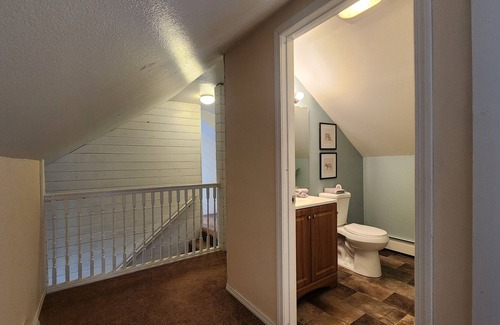 Butte Cottage | **Tustin House**