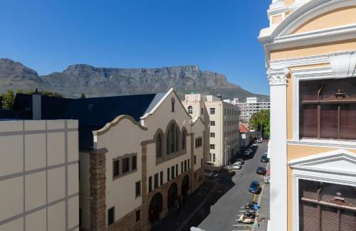 Cape Town City Centre Apartment | TUYNHUYS City Centre Iconic View of Table Mountain