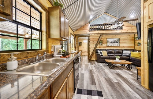 Broken Bow Cabin | TV by Hot Tub, Slides/Swings, Near Everything!