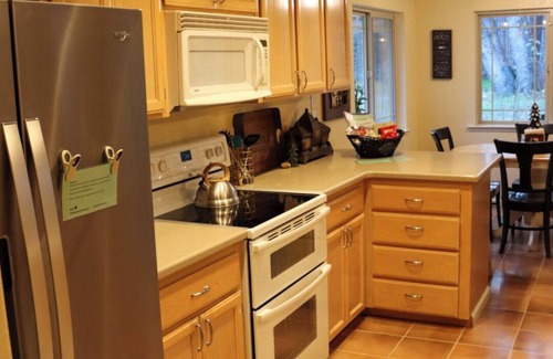 Twain Harte Cabin | Twain Harte, Sugar Bear Cabin near snow parks and Dodge Ridge.nCozy Cabin
