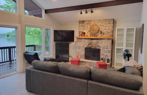 Tweed House | Tweed Lakeview Haven