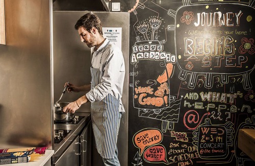 El Parc i la Llacuna del Poblenou Hostel | Twentytu Hostel Barcelona