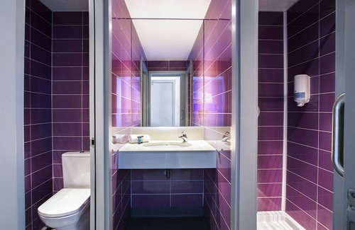 El Parc i la Llacuna del Poblenou Hostel | Twentytu Hostel Barcelona
