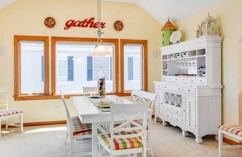 Buck Island House | Twice The Fun I, 5-min walk to Corolla beach, restaurants, & shopping.