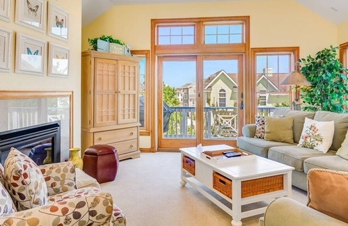 Buck Island House | Twice The Fun I, 5-min walk to Corolla beach, restaurants, & shopping.