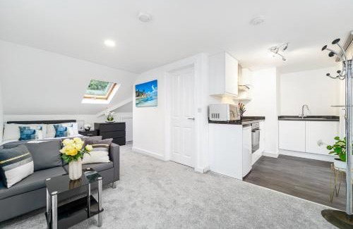 West Twickenham Apartment | Twickenham Apartments by Charles