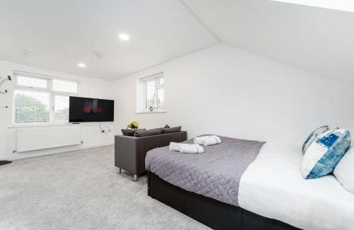 West Twickenham Apartment | Twickenham Apartments by Charles
