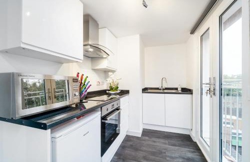 West Twickenham Apartment | Twickenham Apartments by Charles