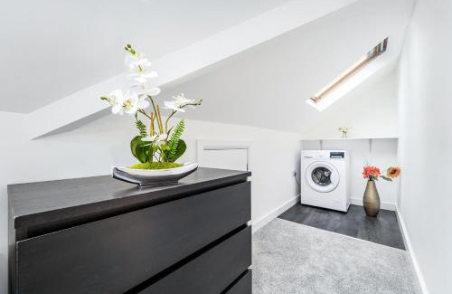 West Twickenham Apartment | Twickenham Apartments by Charles
