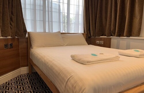 St. Margarets and North Twickenham House | Twickenham Guest House