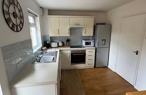 London Borough of Hounslow House | Twickenham Hideaway near the Stadium with Parking