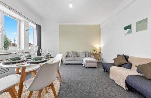 Whitton Apartment | Twickenham Retreat 2 bed Beauty