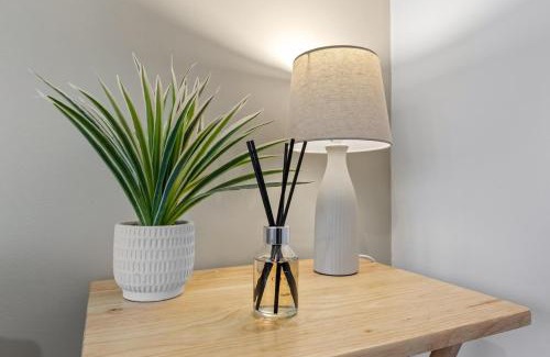 Whitton Apartment | Twickenham Retreat 2 bed Beauty