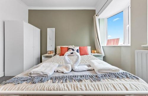 Whitton Apartment | Twickenham Retreat 2 bed Beauty