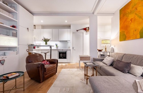Batignolles Apartment | Twilight Glow, by Veeve