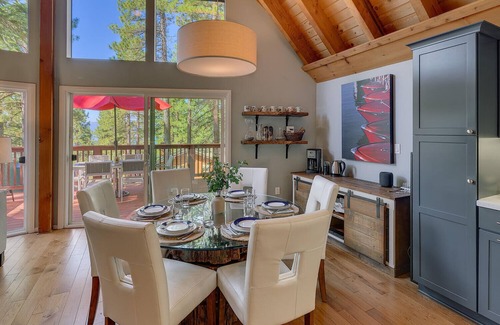 Lake Forest House | Twilight Ridge – Hot Tub, Views, Open Floor Plan, BBQ