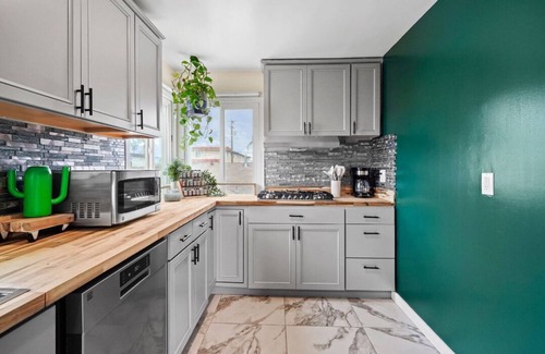 Hawthorne Apartment | Twilight Terrace - Telescope - 15 Min to Beach