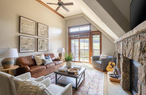 Breckenridge House | Twin Chutes by AvantStay Beautiful Ski in Ski out Condo w access to Hot Tub Gym
