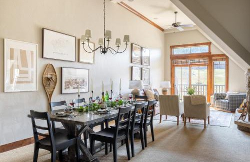 Breckenridge House | Twin Chutes by AvantStay Beautiful Ski in Ski out Condo w access to Hot Tub Gym