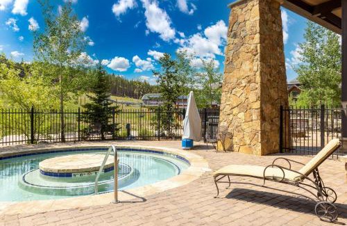 Breckenridge House | Twin Chutes by AvantStay Beautiful Ski in Ski out Condo w access to Hot Tub Gym