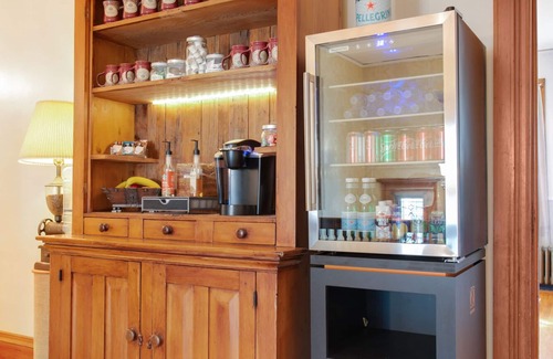 Summit - University House | Twin Cities Historic HQ for Comfort, Privacy, Space, Walkable Location and Every Convenience