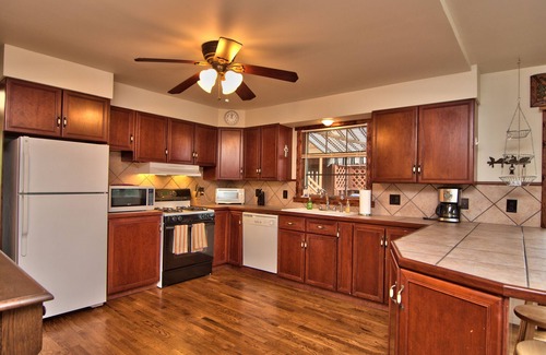 White Mills Cottage | Twin Cottages on Lake Wallenpaupack – Your Glamping Getaway - Sleeping 14 - 20