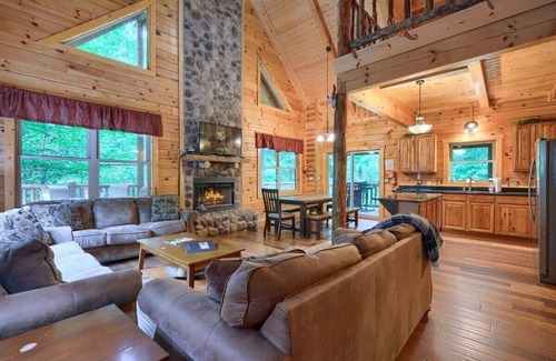 Logan Cabin | Twin Creeks | Hocking Hills