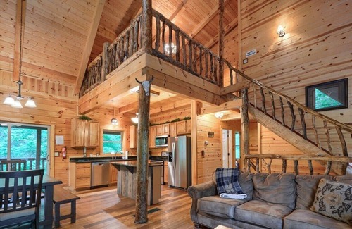Logan Cabin | Twin Creeks | Hocking Hills