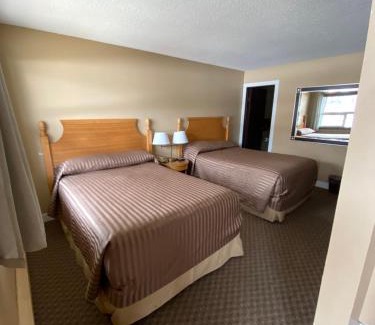 Lumby Hotel | Twin Creeks Motel