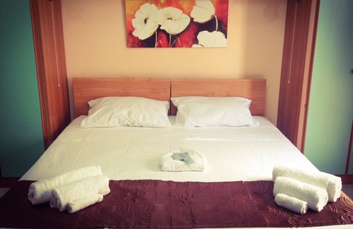 Rabat House | Twin/Double room with private Terrace and shared Bathroom, close to Mdina