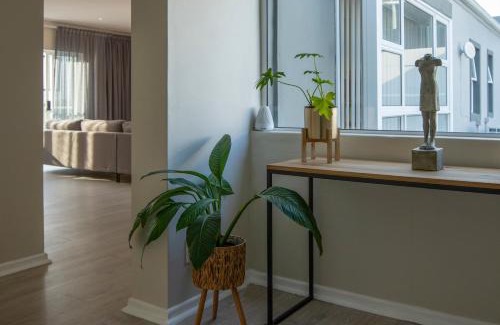 Hermanus City-Centre Apartment | Twin Gables, centrally located 2 bedroom apartment