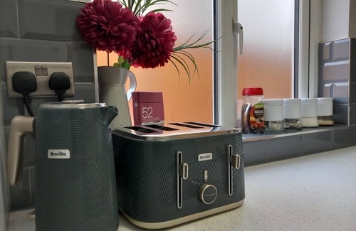 Alexandra House | Twin Home- Free parkings, Surbiton Kingston upon Thames Surrey Greater London UK