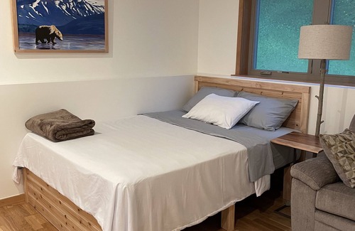 Salmon Creek Apartment | Twin Lakes Studio apartment