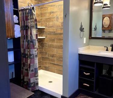 Altamont House | Twin Oaks Cabin at Linville, Private, New remodel